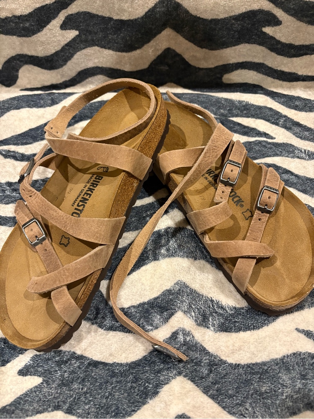 Birkenstock Yara Oiled Leather Strappy Sandals Tobacco Brown Size 41 Narrow